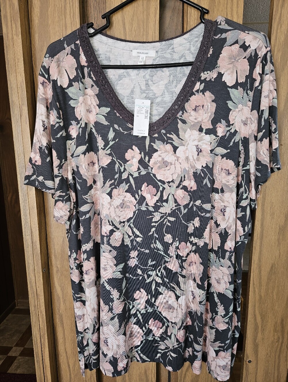 NWT Maurices Sz 0x Gray Floral Print Tee